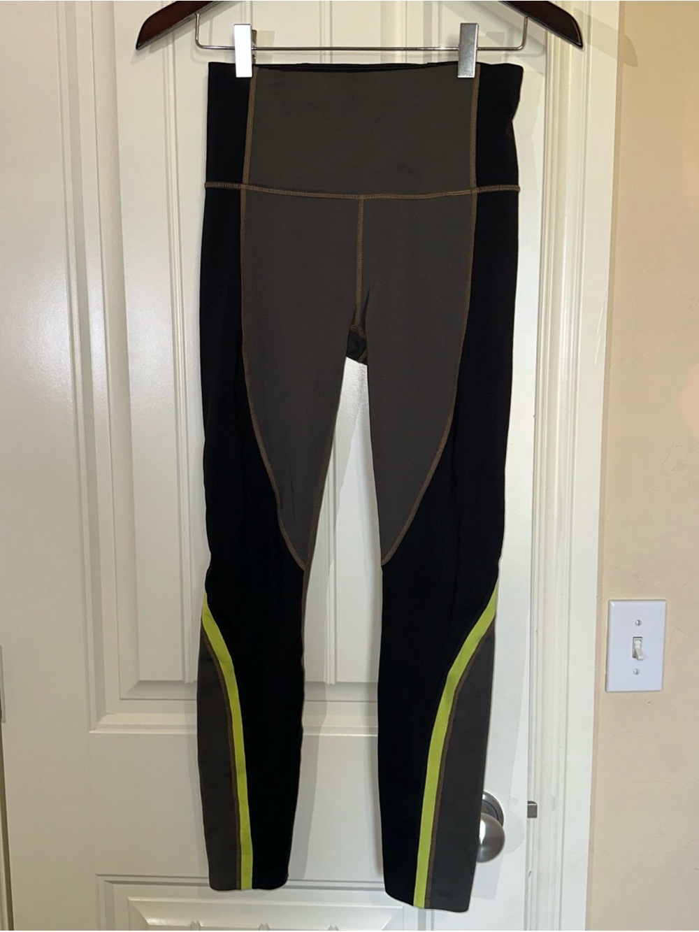 Athleta Spar Colorblock 7/8 Tight Athletic Leggings XS